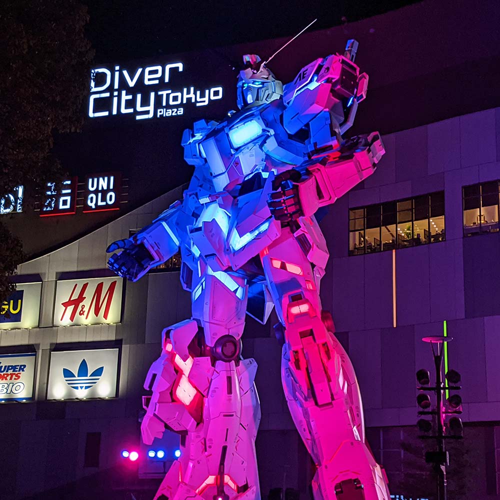 Walking to Tokyo's giant Gundam