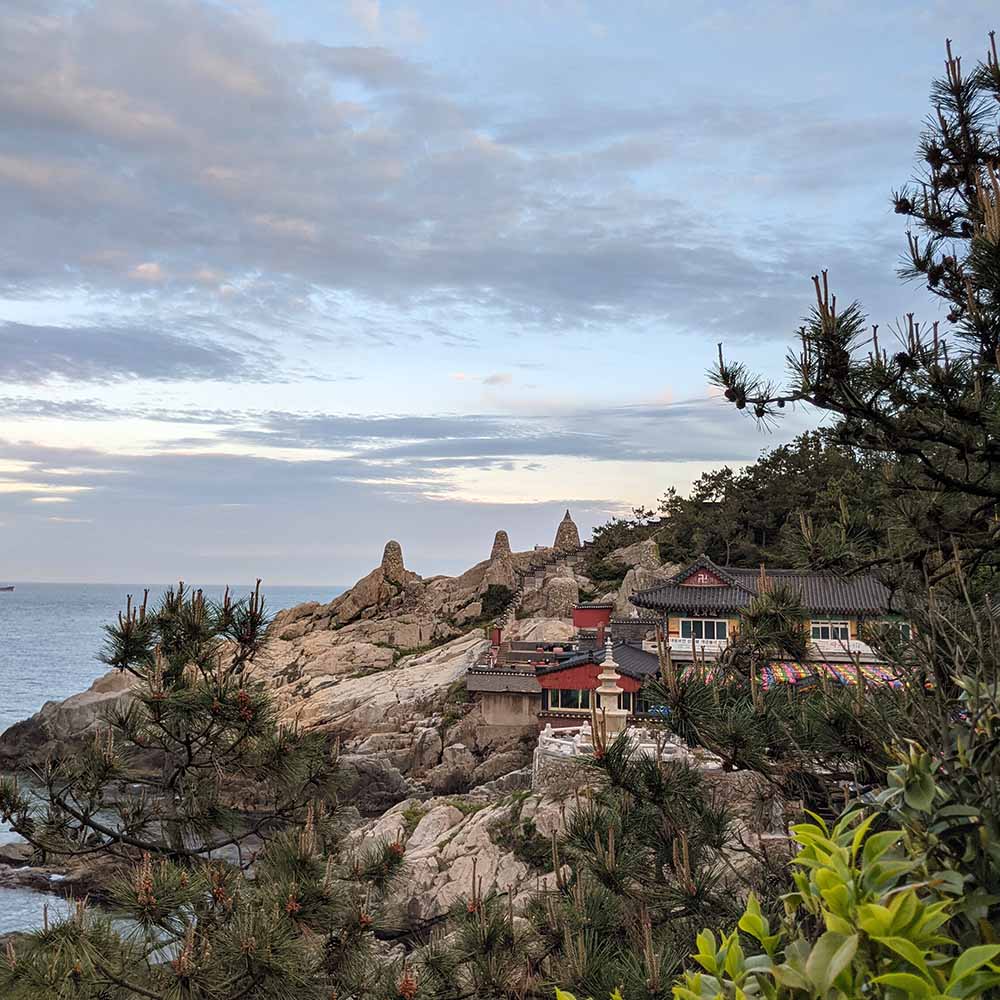 The seashore temple Haedong Yonggungsa in Busan