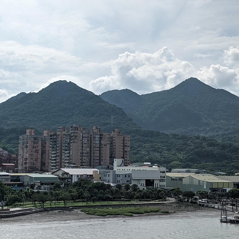 Approaching Yinghanling in insane heat